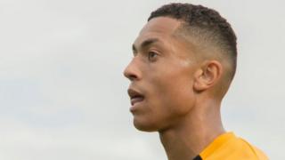 Alex Reid yn chwarae i Rushall Olympic
