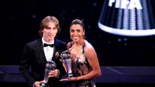 FIFA Ödülleri: Erkeklerde Luka Modric, kadınlarda Marta yılın futbolcusu seçildi