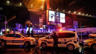 銃乱射はイスタンブールの人気ナイトクラブで起きた(1日)