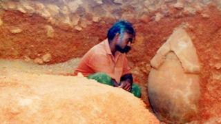 ஆதிச்சநல்லூரில் 2004ம் ஆண்டு கிடைத்த முதுமக்கள் தாழி