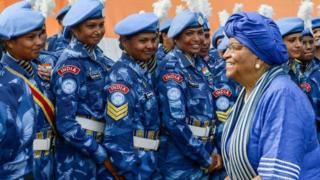 Ellen Johnson Sirleaf, la première femme à diriger un pays africain été remplacé par George Weah