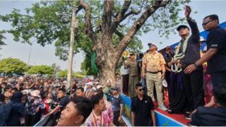 လမ်းလျှောက်သင်္ကြန်