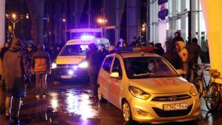 службы помощи у входа в гостиницу