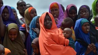 Des habitants du camp de réfugiés de Dadaab, dans le nord-est du Kenya