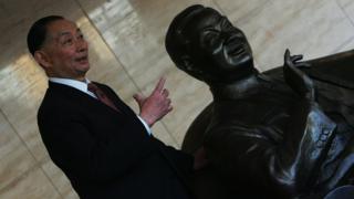 Mei Baojiu, son of Mei Lanfang, at an unveiling ceremony of Mei Lanfang's sculpture in Beijing, China, 23 November 2007