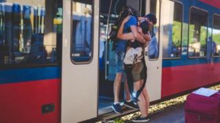 "Ghen tuông bùng phát" có thể chỉ là sự suy diễn trong quan hệ vợ chồng sống xa cách