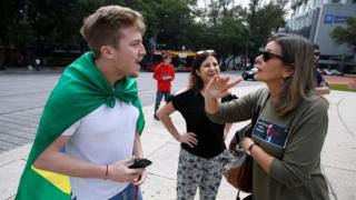 Apoiador de Bolsonaro discute com mulher do movimento EleNão