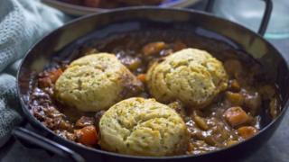 Тушеная говядина с клецками