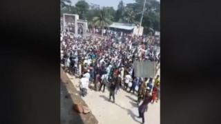 ইন্টারনেটে ভাইরাল হওয়া এই ভিডিওটি দেখে বোরহানউদ্দিনের সহিংসতায় জড়িতদের চিহ্নিত করার চেষ্টা করছে পুলিশ