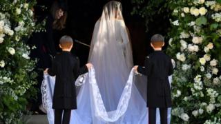 Американская актриса Меган Маркл прибывает на свадебную церемонию, чтобы жениться на британском принце Гарри, герцоге Сассекском, в часовне Святого Георгия, Виндзорский замок, в Виндзоре, Великобритания, 19 мая 2018 года