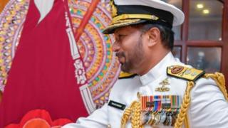 යිස් අද්මිරාල් ට්රැවිස් සින්නයියා වීර වික්රම විභූෂණ, රණවික්රම, රණශූර හා උත්තම සේවා යන ඉහළම සම්මානයන්ට පාත්ර වූ නාවික හමුදාවේ ජ්යෙෂ්ඨතම නිලධාරියෙකි