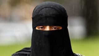 Umwambaro hijab w'Abaislamukazi
