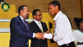 Izaddiin Kamaal hojii kalaqaa saatiin MM Dr Abiy harkaa waragaa ragaa argateera