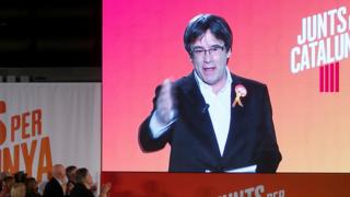 普伊格德蒙特透過視像參與競選活動。
