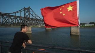 Puente en la frontera entre China y Corea del Norte.