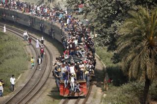 Bangladeshi Muslim devotees return home on an overcrowded train after attending the Akheri Munajat in Dhaka, Bangladesh, 21 January 2017.