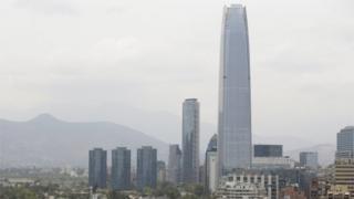 Cielo nublado sobre Santiago de Chile este lunes 5 de enero.