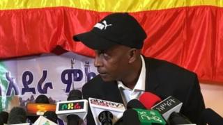 ጋዜጠኛና የሰብዓዊ መብት ተሟጋች እስክንድር ነጋ ጋዜጣዊ መግለጫ ሲሰጥ