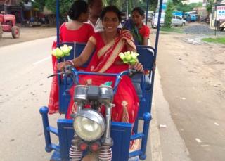 Sushila Devi and her e-rickshaw