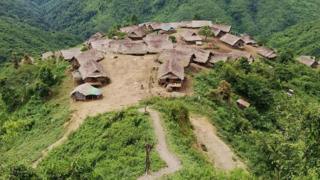 ရွာလုံးကျွတ်နီးပါး ဖျားနာရောဂါဖြစ်ပွားနေဆဲ လမ်းပန်းကျေးရွာ