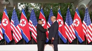 คิมจับมือกับทรัมป์