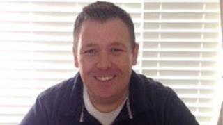 Rob Edwards: "Ma gyda fi wyneb perffaith i radio, nid teledu."