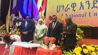 አራቱ የኢህአዴግ አባል ድርጅቶች ሊቃነመናብርት ኬክ ሲቆርሱ