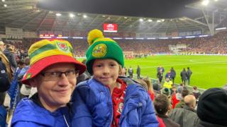 Sion Gwyn a'i fab Llew, o Gaernarfon