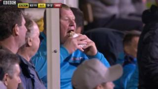 Sutton kalecisi Wayne Shaw