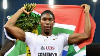 Caster Semenya yegukanye inshuro ebyiri umudari wa Olympike ndetse n'inshuro eshatu mu masiganwa yo ku rwego rw'isi mu gusiganwa muri metero 800
