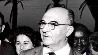 لیوی ایشکول