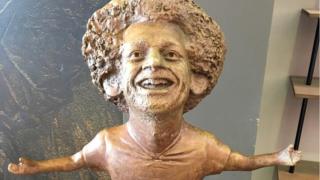 በሞ ሳላህ ቅርጽ የተሰራው ሃውልት