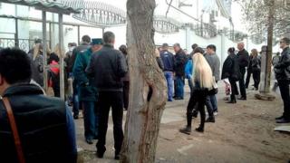 Spravkalar olish uchun uzun navbatlarda turish kerak