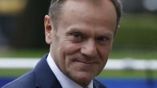 Tusk waxa lagu eedeeyey inuu fara geliyey siyaasadda Poland