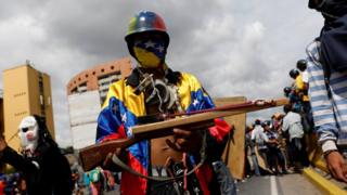 Un manifestante en Venezuela