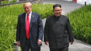 Donald Trump iyo Kim Jong-un oo dhex lugeynaya Capella Hotel oo ku yaala Singapore