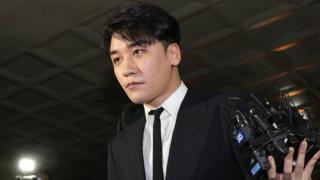 지난달 28일 클럽 버닝썬에서 '성접대'를 한 의혹을 받았던 승리가 서울 종로구 서울지방경찰청에 출석했다