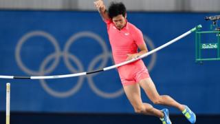 Hiroki Ogita saltando