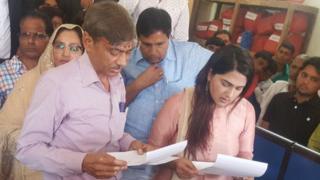 शपथ लेते हुए शहनाज़ खान