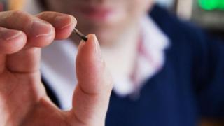 Implante de microchip