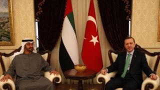 الرئيس التركي رجب طيب أردوغان (حينها كان رئيسا للوزراء) وولي عهد الإمارات الشيخ محمد بن زايد آل نهيان (أرشيف)