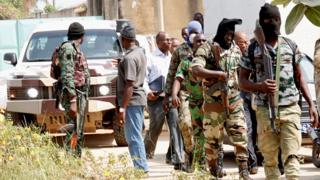 Abasirikare bari bagumutse basaba inyongera mu gahembo kabo