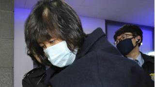 Choi Soon-sil sudah bersahabat dengan President Park Geun-hye sejak 40 tahun lalu