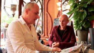 Serge Jovanovic (trái) và Georges Cano ăn trưa tại quán Le Bistrot du Peintre đã 15 năm nay.