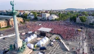 Multitud en un concierto de rock