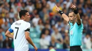 Alkalin wasa Mark Geiger ya nemi da a yi amfani da fasahar bidiyo a wasan Australiya da Jamus