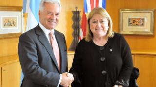 El vicecanciller británico Alan Duncan con la canciller argentina Susana Malcorra