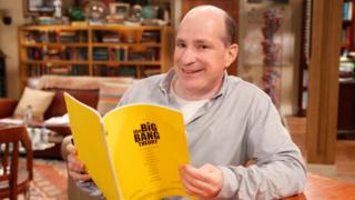 El profesor David Saltzberg en el plató de The Big Bang Theory