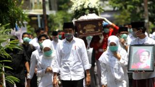 ibu jokowi. solo, pemakaman
