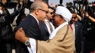 صحفيون يتساءلون عن الدافع وراء قرار السودان وما الذي سيستفيده